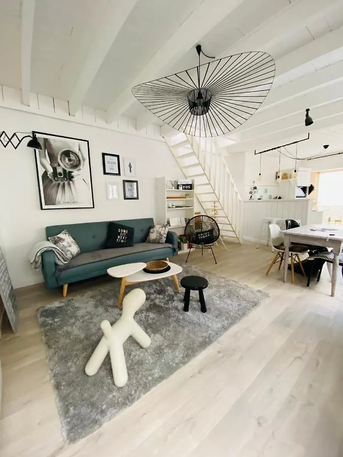 White And Sea Lodge Locquirec