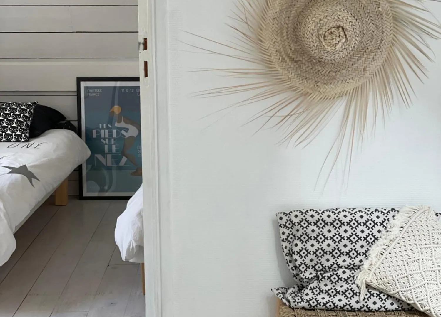 White And Sea Lodge Locquirec
