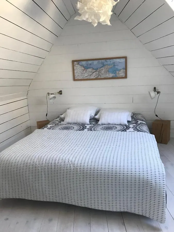 White And Sea Lodge Locquirec